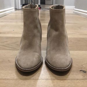 Steve Madden Booties in Taupe size 7.5!